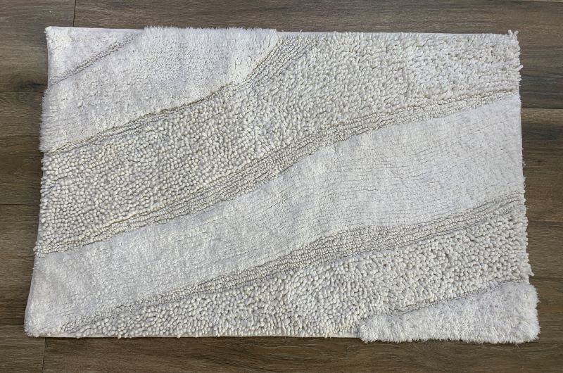 Soft Cotton bathmat with anti skid back 20x28 inch