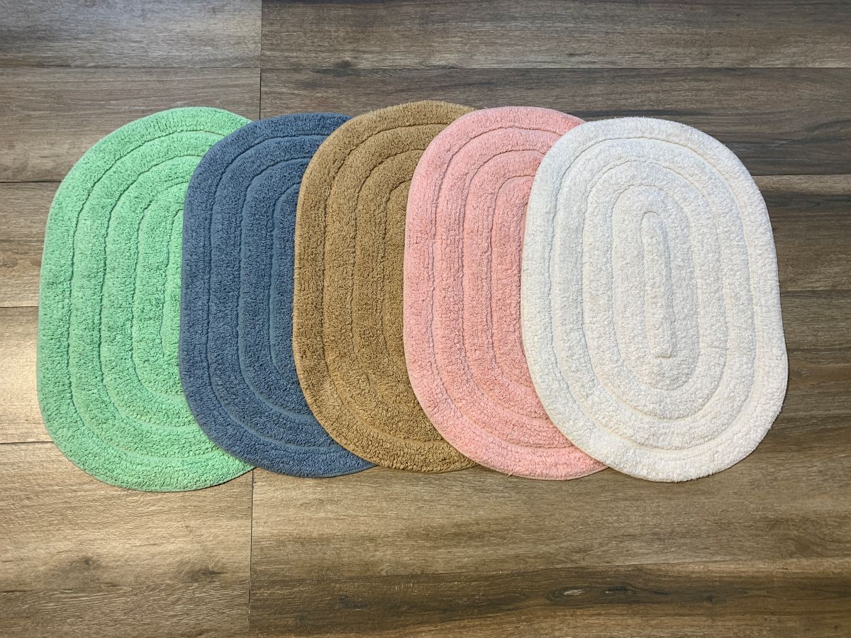 Soft Cotton bathmat with anti skid back 16"x24"