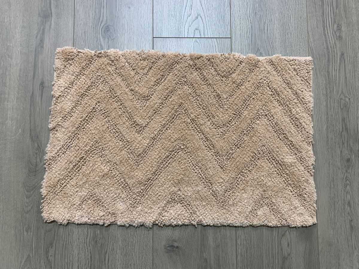 Soft Cotton bathmat with anti skid back 16"x24"