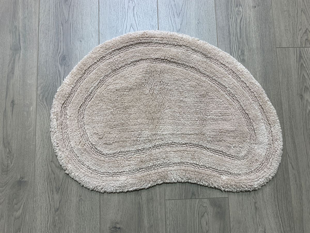 Soft Cotton  shaped bathmat with anti skid back 20x28 IN