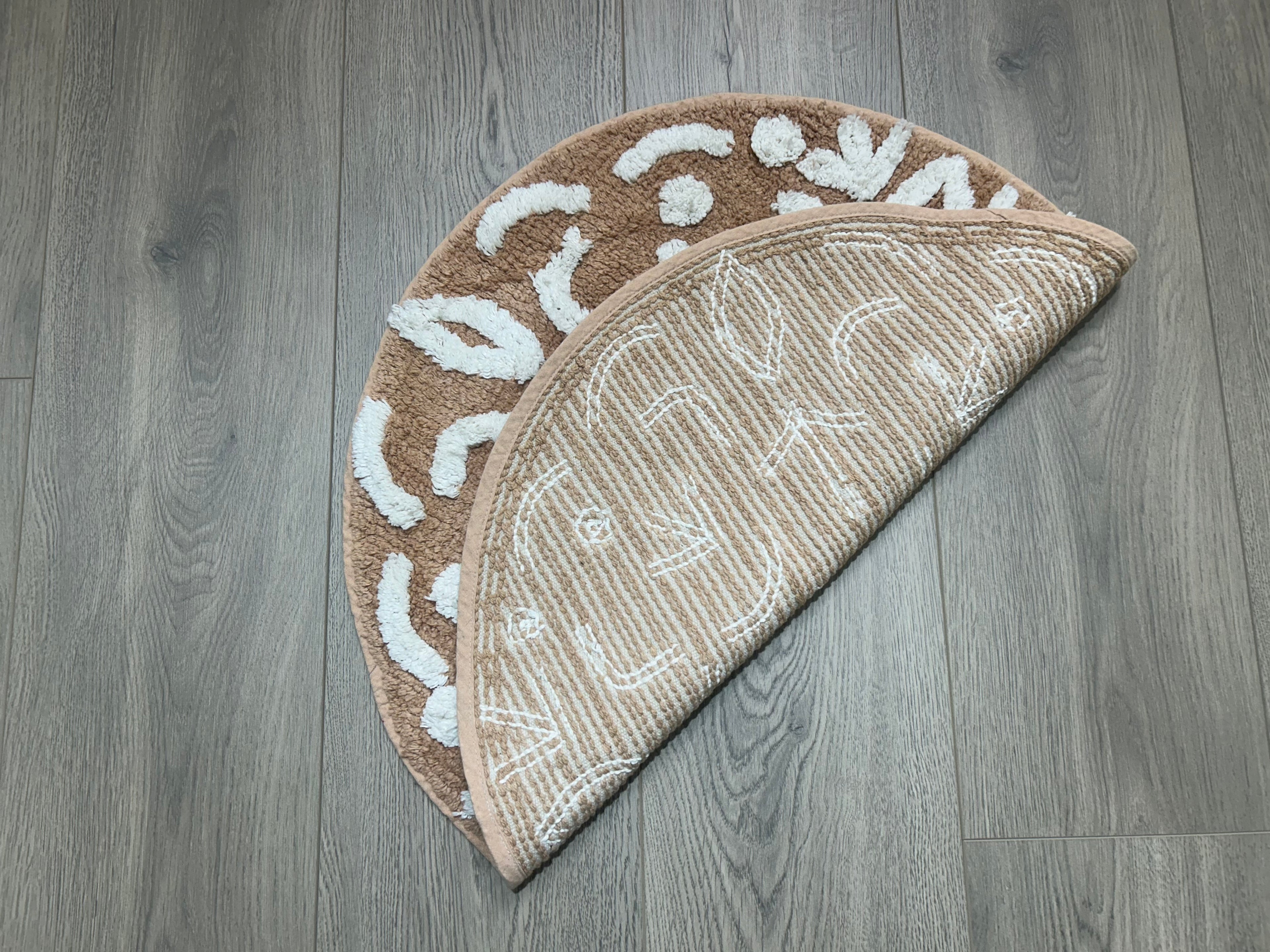 Soft Cotton bathmat with anti skid back 20" round